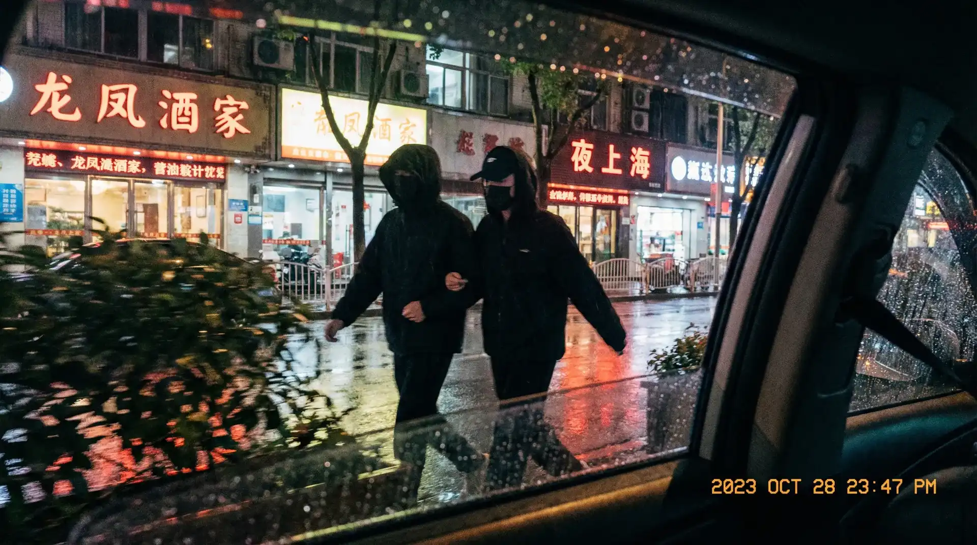 8090lu - 顶流明星深夜密会现场抓拍照片